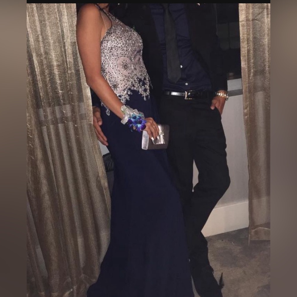 Prom Dress. - Picture 4 of 4